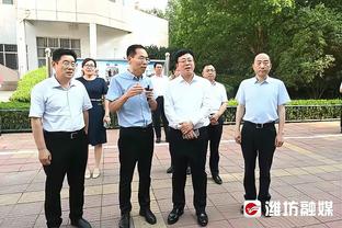 库里赛后红了眼眶与对手一一拥抱致意 杨健煽情告别寄语勇士